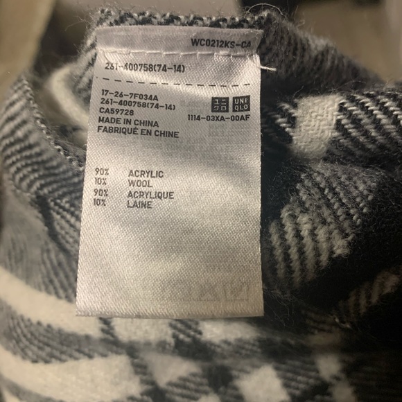 UNIQLO large scarf - comfy ! Fall vibes ✨🍂 - Picture 3 of 3